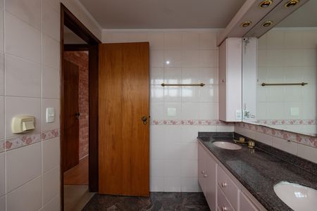 Apartamento à venda com 204m², 2 quartos e 3 vagas Apartamento à venda com 204m², 2 quartos e 3 vagasBanheiro da Suíte