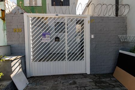 Casa para alugar com 120m², 3 quartos e 1 vaga Casa para alugar com 120m², 3 quartos e 1 vagaFachada