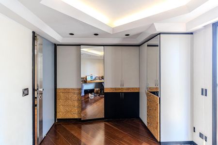 Apartamento à venda com 195m², 3 quartos e 3 vagas Apartamento à venda com 195m², 3 quartos e 3 vagasSuíte 1