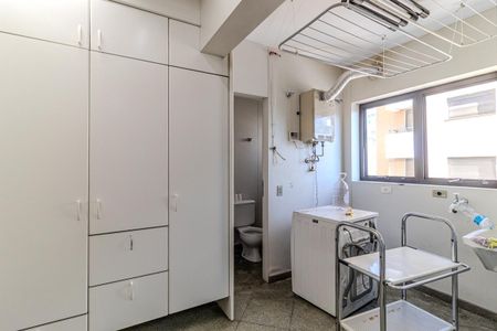 Apartamento à venda com 195m², 3 quartos e 3 vagas Apartamento à venda com 195m², 3 quartos e 3 vagasÁrea de Serviço