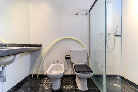 Apartamento à venda com 195m², 3 quartos e 3 vagas Apartamento à venda com 195m², 3 quartos e 3 vagasBanheiro da Suíte 1