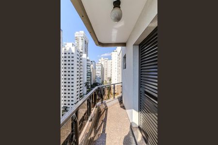 Apartamento à venda com 195m², 3 quartos e 3 vagas Apartamento à venda com 195m², 3 quartos e 3 vagasVaranda da Suíte 1