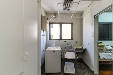 Apartamento à venda com 195m², 3 quartos e 3 vagas Apartamento à venda com 195m², 3 quartos e 3 vagasÁrea de Serviço