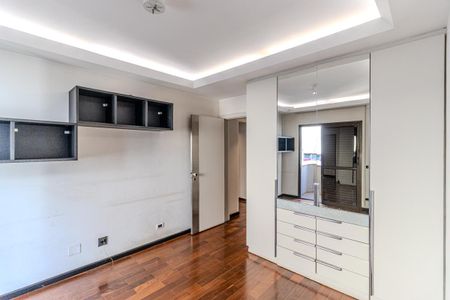 Apartamento à venda com 195m², 3 quartos e 3 vagas Apartamento à venda com 195m², 3 quartos e 3 vagasSuíte 2