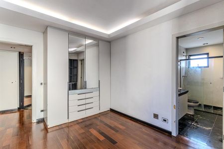 Apartamento à venda com 195m², 3 quartos e 3 vagas Apartamento à venda com 195m², 3 quartos e 3 vagasSuíte 2