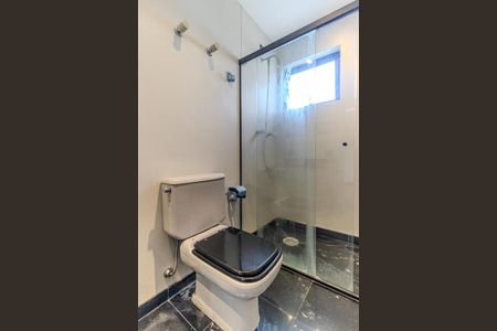 Apartamento à venda com 195m², 3 quartos e 3 vagas Apartamento à venda com 195m², 3 quartos e 3 vagasBanheiro da Suíte 2