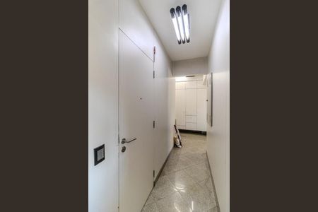 Apartamento à venda com 195m², 3 quartos e 3 vagas Apartamento à venda com 195m², 3 quartos e 3 vagasEntrada de Serviço