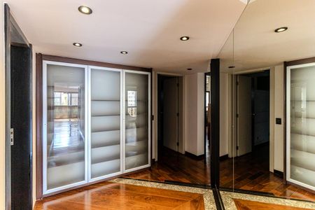 Apartamento à venda com 195m², 3 quartos e 3 vagas Apartamento à venda com 195m², 3 quartos e 3 vagasCorredor