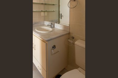 Banheiro de apartamento para alugar com 1 quarto, 54m² em Chácara Santo Antônio (zona Sul), São Paulo