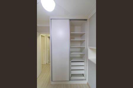 Apartamento à venda com 74m², 2 quartos e 1 vagaQuarto - Armário