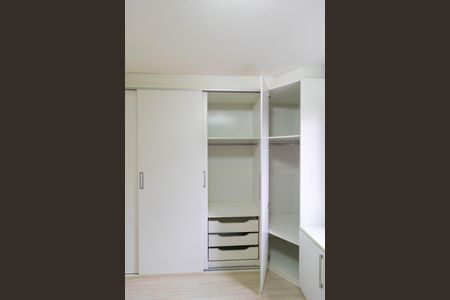 Apartamento à venda com 74m², 2 quartos e 1 vagaArmário da Suíte