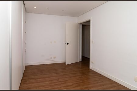 Apartamento à venda com 135m², 2 quartos e 2 vagas Apartamento à venda com 135m², 2 quartos e 2 vagasQuarto