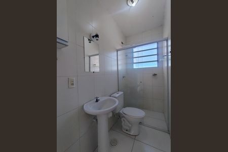Banheiro social  de casa de condomínio para alugar com 3 quartos, 78m² em Demarchi, São Bernardo do Campo