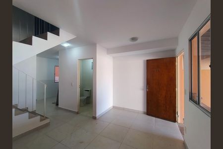 Sala de casa de condomínio para alugar com 3 quartos, 78m² em Demarchi, São Bernardo do Campo