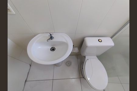 Casa de condomínio à venda com 78m², 3 quartos e 2 vagas Casa de condomínio à venda com 78m², 3 quartos e 2 vagasBanheiro social