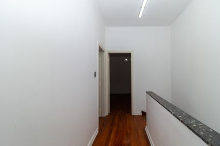 Casa à venda com 196m², 3 quartos e 2 vagas Casa à venda com 196m², 3 quartos e 2 vagasCorredor