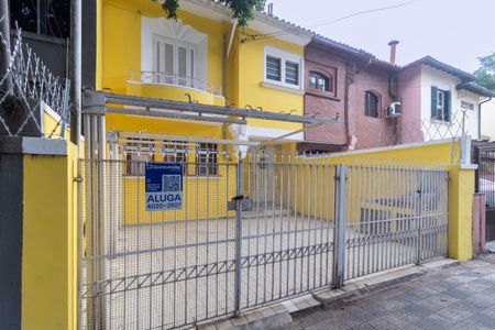 Casa à venda com 196m², 3 quartos e 2 vagas Casa à venda com 196m², 3 quartos e 2 vagasFachada