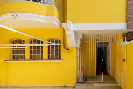 Casa à venda com 196m², 3 quartos e 2 vagas Casa à venda com 196m², 3 quartos e 2 vagasFachada