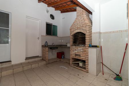 Casa à venda com 196m², 3 quartos e 2 vagas Casa à venda com 196m², 3 quartos e 2 vagasÁrea comum - Churrasqueira