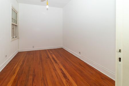 Casa à venda com 196m², 3 quartos e 2 vagas Casa à venda com 196m², 3 quartos e 2 vagasQuarto 1