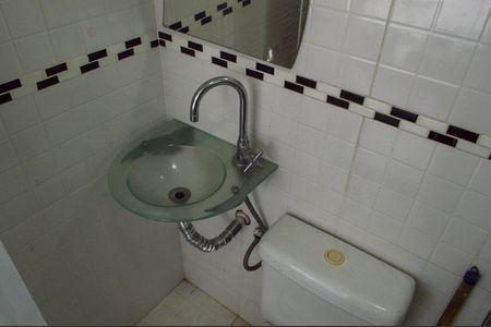 Casa de condomínio à venda com 201m², 3 quartos e 2 vagasBanheiro de Serviço