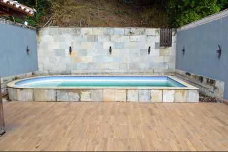 Casa de condomínio à venda com 201m², 3 quartos e 2 vagasPiscina