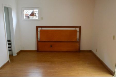 Casa de condomínio à venda com 201m², 3 quartos e 2 vagasSuíte