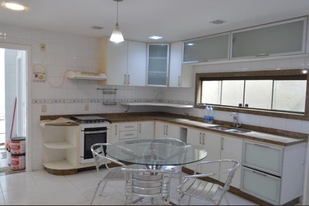 Casa de condomínio à venda com 201m², 3 quartos e 2 vagasCozinha