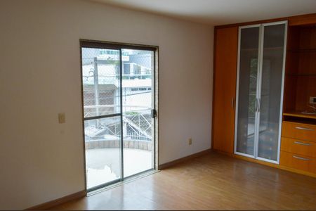 Casa de condomínio à venda com 201m², 3 quartos e 2 vagasSuíte