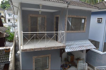 Casa de condomínio à venda com 201m², 3 quartos e 2 vagasFachada