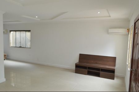 Casa de condomínio à venda com 201m², 3 quartos e 2 vagasSala