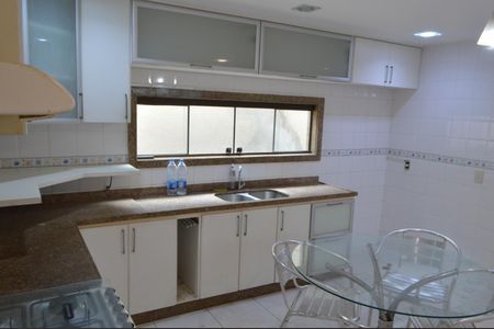 Casa de condomínio à venda com 201m², 3 quartos e 2 vagasCozinha