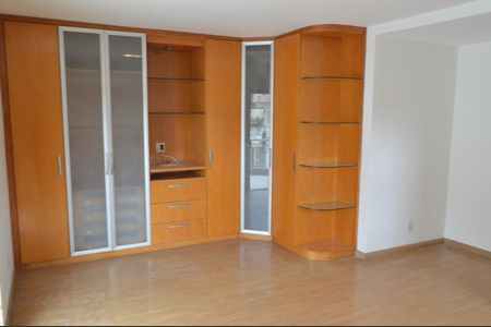 Casa de condomínio à venda com 201m², 3 quartos e 2 vagasSuíte