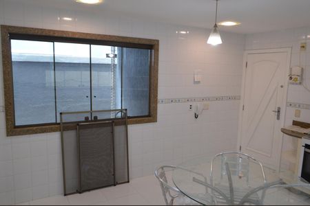 Casa de condomínio à venda com 201m², 3 quartos e 2 vagasCozinha