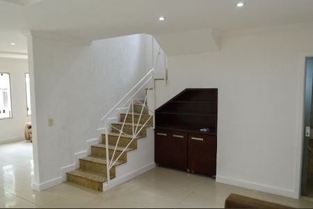 Casa de condomínio à venda com 201m², 3 quartos e 2 vagasSala