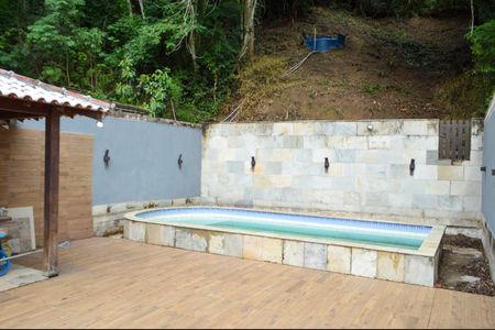 Casa de condomínio à venda com 201m², 3 quartos e 2 vagasPiscina
