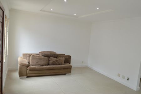 Casa de condomínio à venda com 201m², 3 quartos e 2 vagasSala