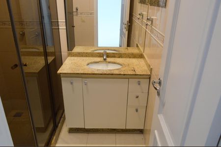 Casa de condomínio à venda com 201m², 3 quartos e 2 vagasBanheiro