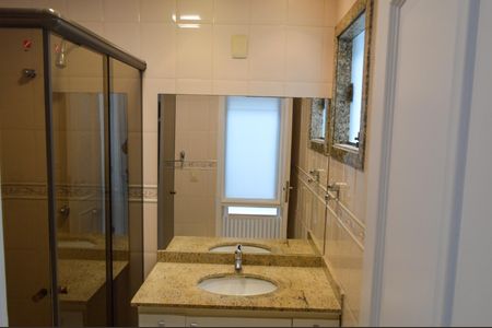 Casa de condomínio à venda com 201m², 3 quartos e 2 vagasBanheiro