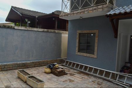 Casa de condomínio à venda com 201m², 3 quartos e 2 vagasQuintal