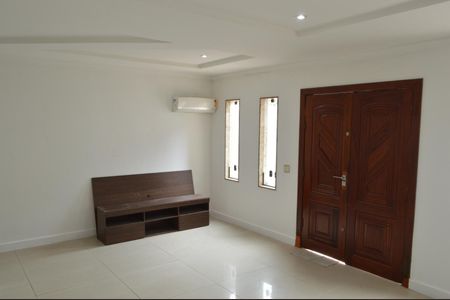 Casa de condomínio à venda com 201m², 3 quartos e 2 vagasSala