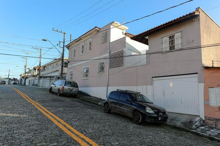 Casa para alugar com 180m², 3 quartos e 1 vaga Casa para alugar com 180m², 3 quartos e 1 vagaFachada