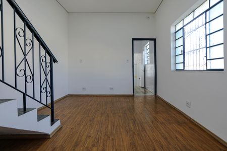 Casa para alugar com 180m², 3 quartos e 1 vaga Casa para alugar com 180m², 3 quartos e 1 vagaSala