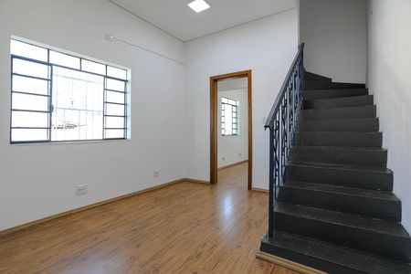 Casa para alugar com 180m², 3 quartos e 1 vaga Casa para alugar com 180m², 3 quartos e 1 vagaSala