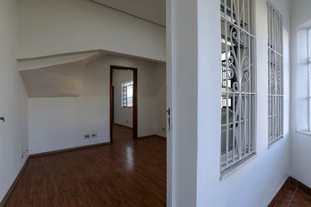 Entrada de casa para alugar com 3 quartos, 180m² em Centro, Mogi das Cruzes