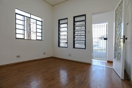 Casa para alugar com 180m², 3 quartos e 1 vaga Casa para alugar com 180m², 3 quartos e 1 vagaSala