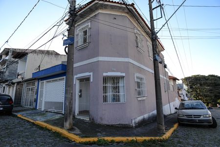 Casa para alugar com 180m², 3 quartos e 1 vaga Casa para alugar com 180m², 3 quartos e 1 vagaFachada