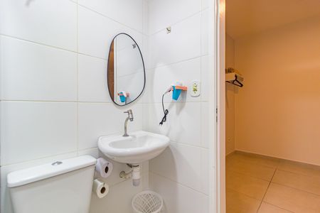 Banheiro de kitnet/studio para alugar com 1 quarto, 22m² em Vila Regente Feijó, São Paulo