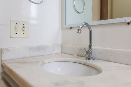 Apartamento à venda com 55m², 2 quartos e 1 vaga Apartamento à venda com 55m², 2 quartos e 1 vagaBanheiro social