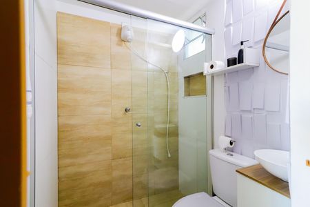 Banheiro de kitnet/studio para alugar com 1 quarto, 25m² em Jardim Ivana, São Paulo